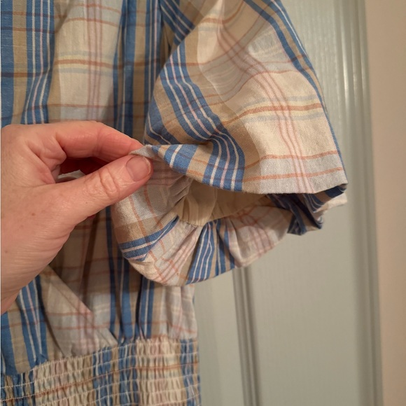 Faux wrap dress with smocked skirt. Beige / blue plaid. Sézane, FR 36. Worn once - Picture 6 of 8